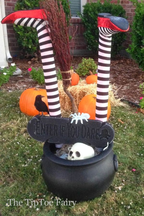 Halloween Outdoor Witch Crashing Yard Décor