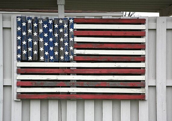 25 DIY Wooden American Flag Plans and Ideas