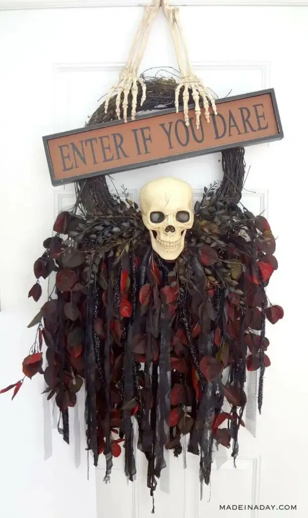 Creepy Skeleton Skull Wreath