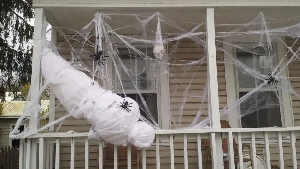 DIY A Life-Size Spider Victim