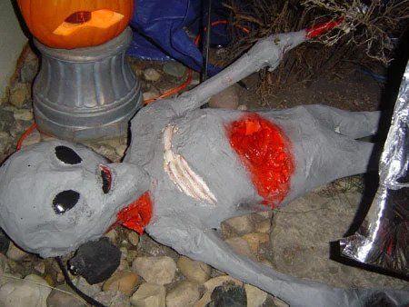 Dead Alien - Halloween Prop