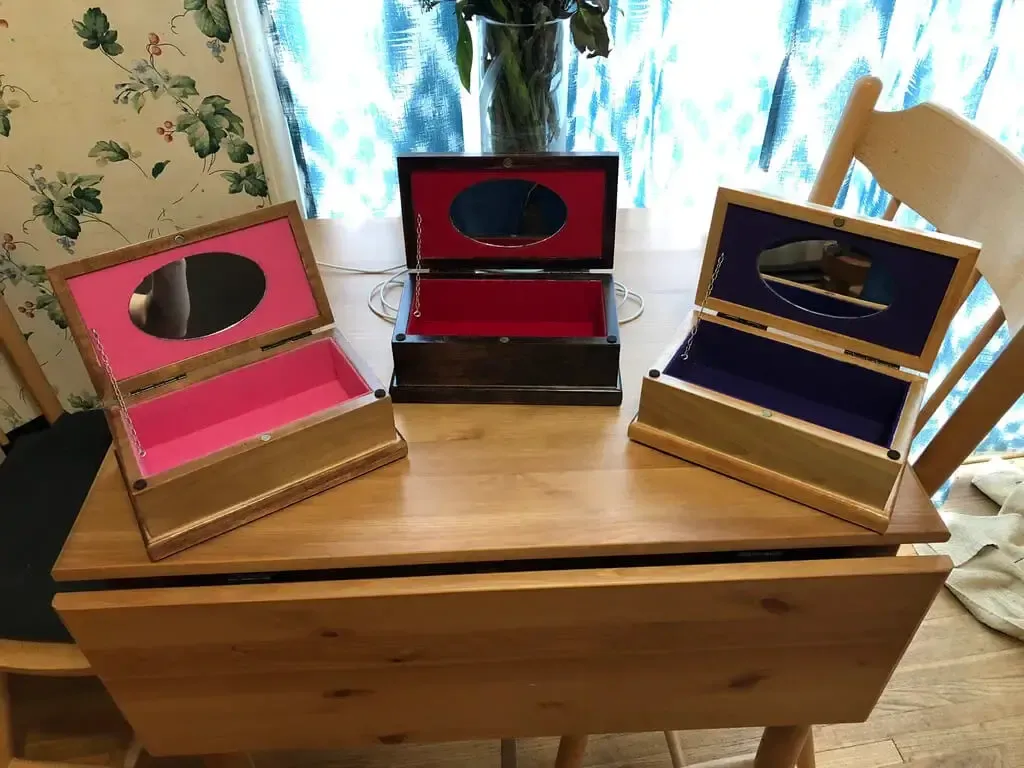 Simple Jewelry Box With Mirror