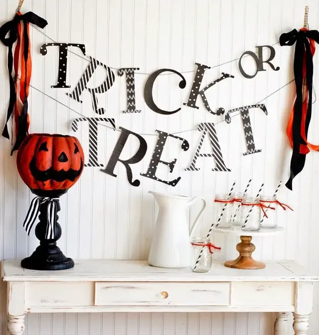 “Trick or Treat” Halloween Banner