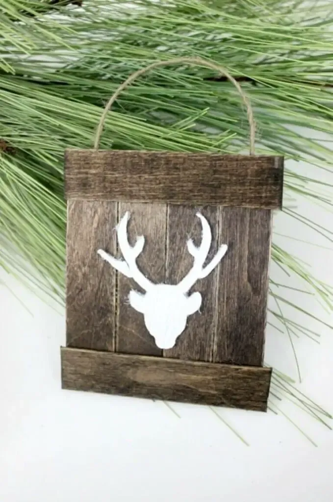 DIY Mini Deer Pallet Ornament