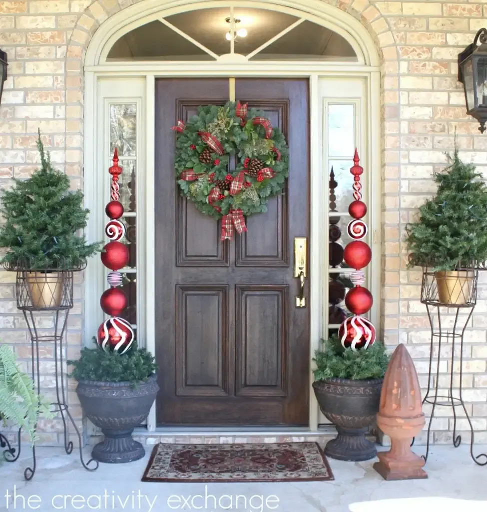 46 Best Christmas Porch Decoration Ideas For 2023