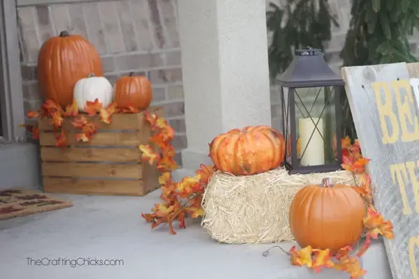 Fall Crate with Lantern and Pumpkins 